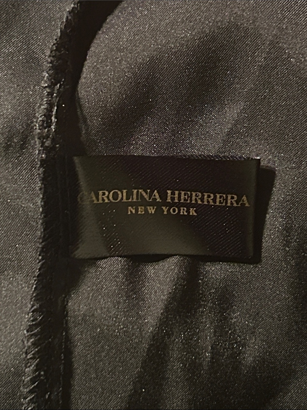 Carolina Herrera Black Satin Kimono-Style Robe with Tie Belt - Picture 8 of 8